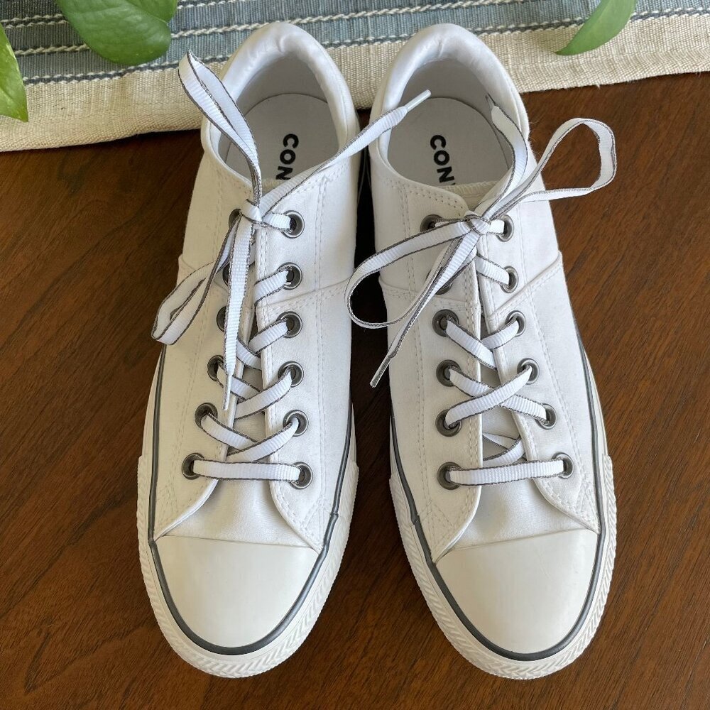 Converse All Star Low Cut Lace Up Sneakers White + Black Sz 9.5 NWOT